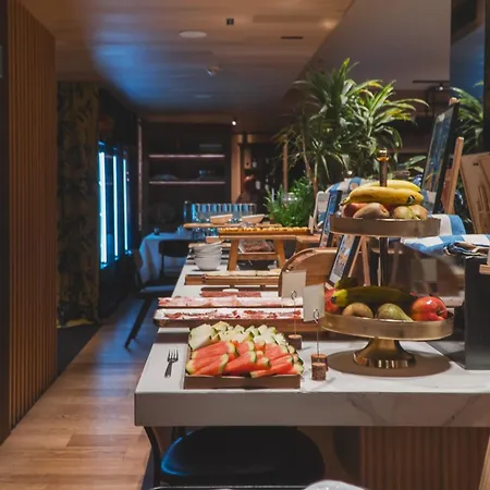 Zenit Convento San Martin فندق